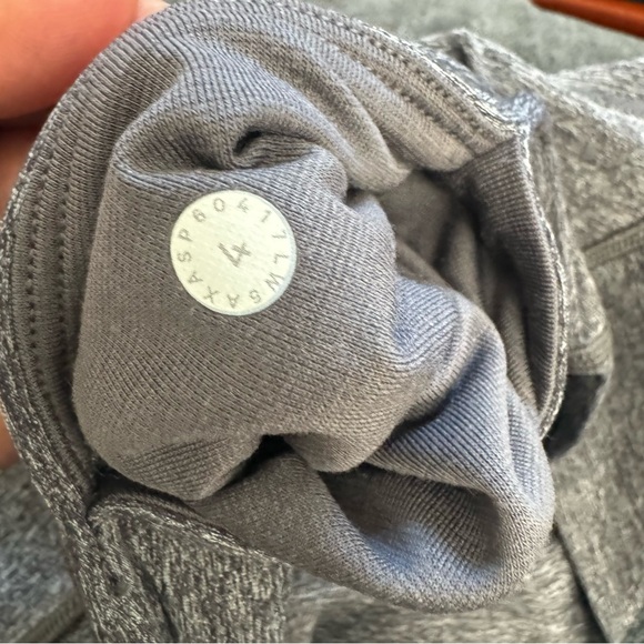 Lululemon Tied To It 7/8 Tight 25" Heathered Black / Dark Carbon Size 4 - Picture 6 of 8